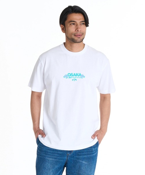 BILLABONG(ビラボン)の「BILLABONG メンズ DESTINATION OSAKA Tシャツ 【2025年秋冬モデル】/ビラボンSHONAN STATION SURFERS大阪グラフィック半袖Tシャツ(Tシャツ/カットソー・メンズ・ホワイト/ブラック・LARGE/MEDIUM/X-LARGE)」の3枚目の写真