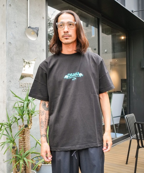 BILLABONG(ビラボン)の「BILLABONG メンズ DESTINATION OSAKA Tシャツ 【2025年秋冬モデル】/ビラボンSHONAN STATION SURFERS大阪グラフィック半袖Tシャツ(Tシャツ/カットソー・メンズ・ホワイト/ブラック・LARGE/MEDIUM/X-LARGE)」の14枚目の写真