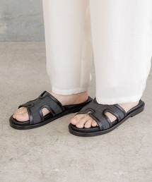 Elura（エルーラ）の「MOHIフラットサンダル《一部店舗限定》/329516（サンダル）」