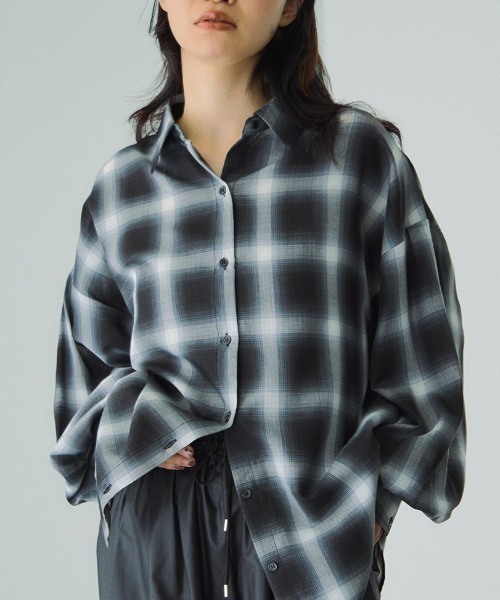 VICKY(ビッキー)の「オンブレーチェックオーバーサイズシャツ≪手洗い可能≫(シャツ/ブラウス・レディース・レッド系その他/ブラック系その他/オレンジ系その他・M)」の2枚目の写真
