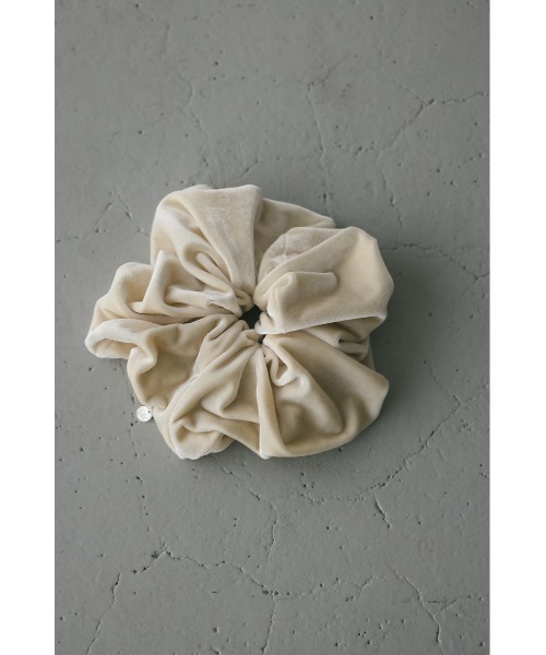 STYLEMIXER（スタイルミキサー）の「ベロアボリュームシュシュ（シュシュ・レディース・ブラック/アイボリー/ブラウン・FREE）」の2枚目の写真