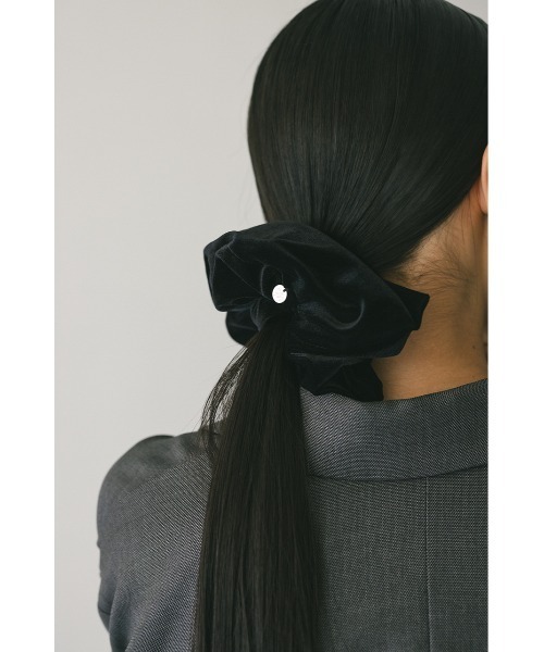 STYLEMIXER（スタイルミキサー）の「ベロアボリュームシュシュ（シュシュ・レディース・ブラック/アイボリー/ブラウン・FREE）」の3枚目の写真