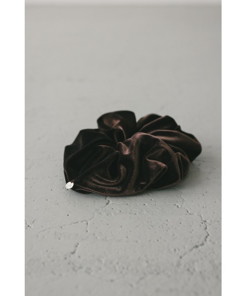 STYLEMIXER（スタイルミキサー）の「ベロアボリュームシュシュ（シュシュ・レディース・ブラック/アイボリー/ブラウン・FREE）」の4枚目の写真