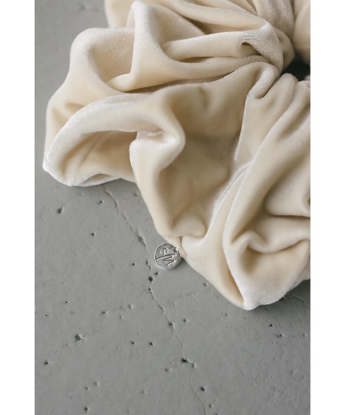 STYLEMIXER（スタイルミキサー）の「ベロアボリュームシュシュ（シュシュ・レディース・ブラック/アイボリー/ブラウン・FREE）」の15枚目の写真