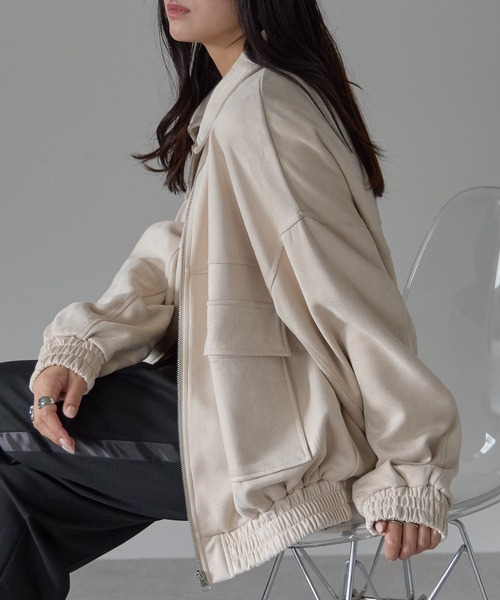 Fizz（フィズ）の「2wayカラー　スウェードポンチフライトジャケット（ブルゾン・レディース・アイボリー/ブラック/グレイッシュベージュ/ピンクベージュ/スミクロ・M）」の10枚目の写真