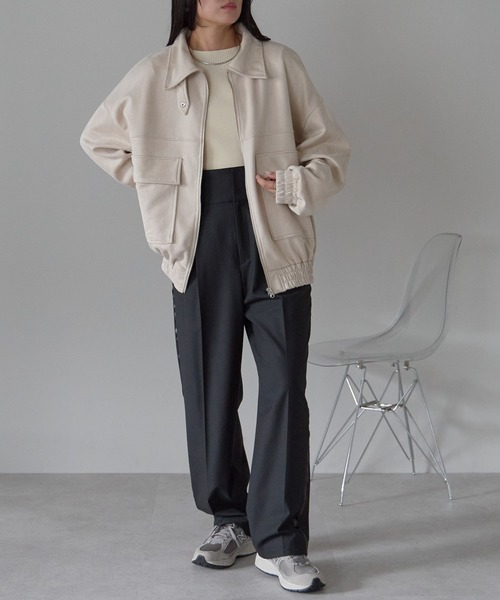 Fizz（フィズ）の「2wayカラー　スウェードポンチフライトジャケット（ブルゾン・レディース・アイボリー/ブラック/グレイッシュベージュ/ピンクベージュ/スミクロ・M）」の8枚目の写真