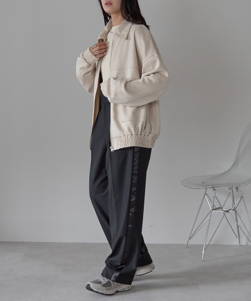 Fizz（フィズ）の「2wayカラー　スウェードポンチフライトジャケット（ブルゾン・レディース・アイボリー/ブラック/グレイッシュベージュ/ピンクベージュ/スミクロ・M）」の7枚目の写真