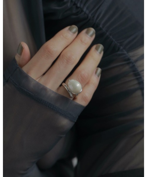 anuke(アンヌーク)の「anuke Baroque Pearl Ring(リング・レディース・シルバー/ゴールド・FREE)」の9枚目の写真