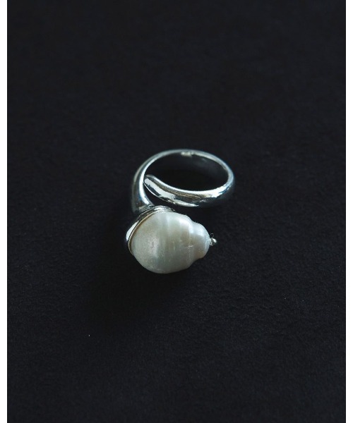 anuke(アンヌーク)の「anuke Baroque Pearl Ring(リング・レディース・シルバー/ゴールド・FREE)」の6枚目の写真