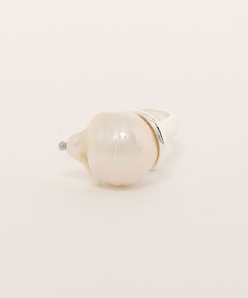 anuke(アンヌーク)の「anuke Baroque Pearl Ring(リング・レディース・シルバー/ゴールド・FREE)」の4枚目の写真