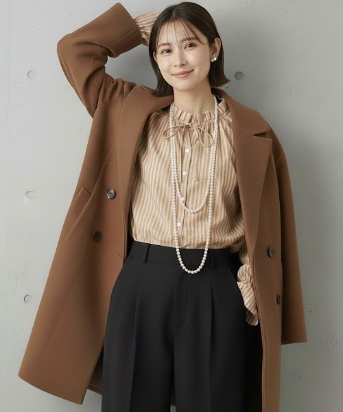 Mac-House(マックハウス)の「Idnes 上品な甘さをまとう ストライプフリルブラウス(シャツ/ブラウス・レディース・キャメル/ライトグレー/サックスブルー・M)」の14枚目の写真