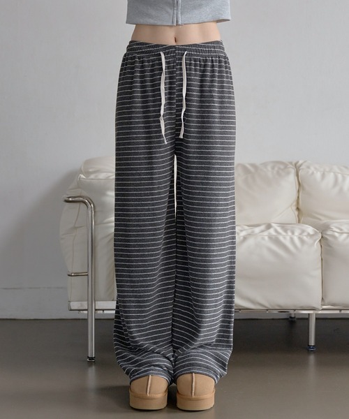 UNE MANSION(ユヌマンション)の「バイカラーボーダーストライプテリータオル地ウエストゴムパンツ(その他パンツ・レディース・ブラック/チャコールグレー/ホワイト・FREE)」の3枚目の写真
