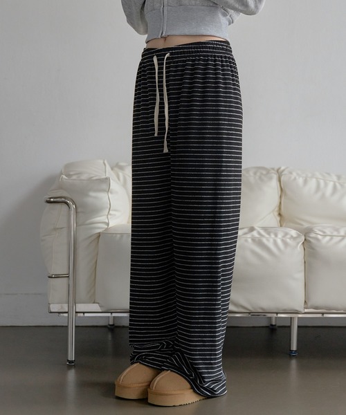 UNE MANSION(ユヌマンション)の「バイカラーボーダーストライプテリータオル地ウエストゴムパンツ(その他パンツ・レディース・ブラック/チャコールグレー/ホワイト・FREE)」の9枚目の写真
