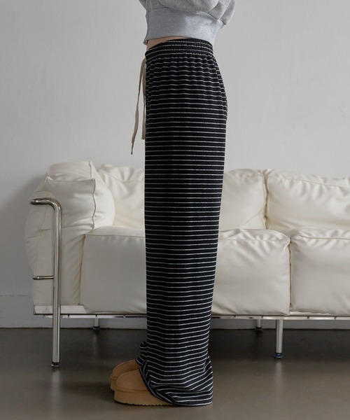 UNE MANSION(ユヌマンション)の「バイカラーボーダーストライプテリータオル地ウエストゴムパンツ(その他パンツ・レディース・ブラック/チャコールグレー/ホワイト・FREE)」の10枚目の写真