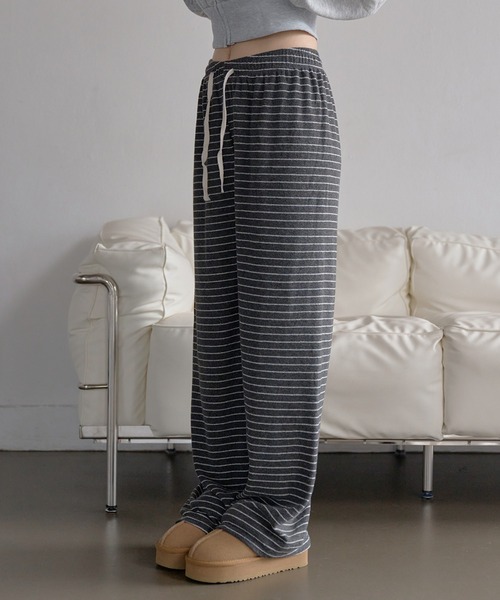 UNE MANSION(ユヌマンション)の「バイカラーボーダーストライプテリータオル地ウエストゴムパンツ(その他パンツ・レディース・ブラック/チャコールグレー/ホワイト・FREE)」の13枚目の写真