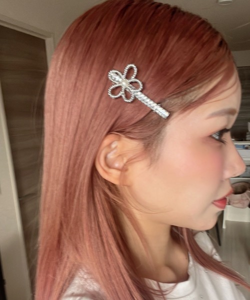 Feliz(フェリス)の「フラワービジューヘアピン(ヘアピン・レディース・ホワイト・FREE)」の2枚目の写真
