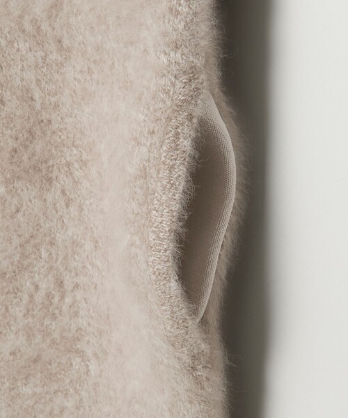 UNITED ARROWS（ユナイテッドアローズ）の「フォックスカシミヤ ジップ ベスト（ベスト・レディース・その他2/ブラック・FREE）」の17枚目の写真