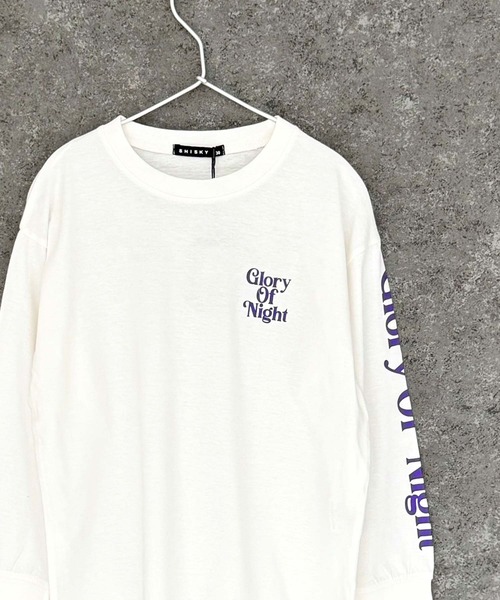 THE CASUAL（カジュアル）の「グラフィックプリント　オーバーサイズ　ロンT（Tシャツ/カットソー・キッズ・チャコール/パープル/ホワイト系その他/ブラック/ブラック系その他2/杢グレー/オフホワイト/ブラック系その他/ダークグリーン・110cm/120cm/130cm/140cm/150cm/160cm）」の2枚目の写真