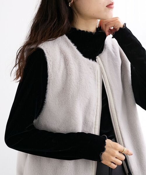 le.coeur blanc(ルクールブラン)の「フロッキージャージーメローデザインカットソー(Tシャツ/カットソー・レディース・アイボリー/ブラック・38)」の2枚目の写真