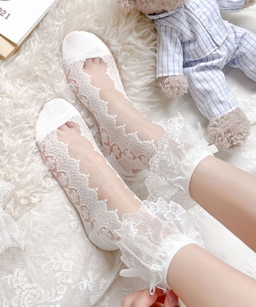 Fun & Daily(ファンアンドデイリー)の「F&D : アンクルレースシアーソックス(ソックス/靴下・レディース・ブラック/ホワイト・FREE)」の5枚目の写真