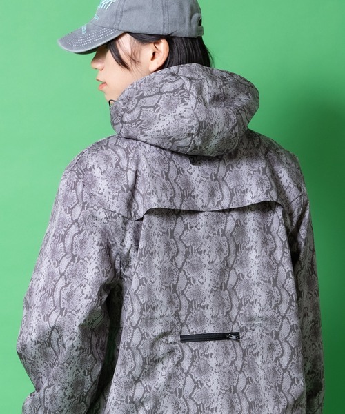 a.p.o.v.(エーピーオービー)の「a.p.o.v. パイソンポリオーバーサイズマウンテンパーカー(ブルゾン・メンズ・グレー/ブラウン・ONESIZE)」の2枚目の写真