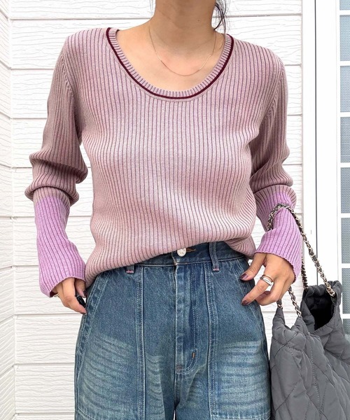 Q（キュー）の「リブリブラインUネックニット（ニット/セーター・レディース・ブラック/スモークピンク/ライトグレー・MEDIUM）」の3枚目の写真