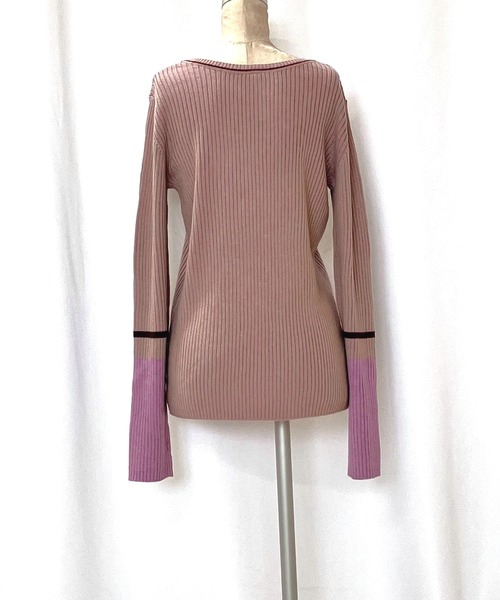 Q（キュー）の「リブリブラインUネックニット（ニット/セーター・レディース・ブラック/スモークピンク/ライトグレー・MEDIUM）」の6枚目の写真