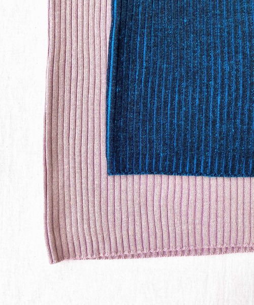 Q（キュー）の「リブリブラインUネックニット（ニット/セーター・レディース・ブラック/スモークピンク/ライトグレー・MEDIUM）」の13枚目の写真