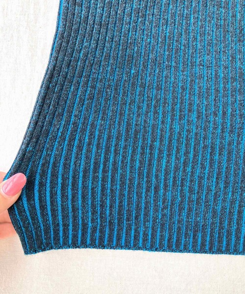 Q（キュー）の「リブリブラインUネックニット（ニット/セーター・レディース・ブラック/スモークピンク/ライトグレー・MEDIUM）」の14枚目の写真