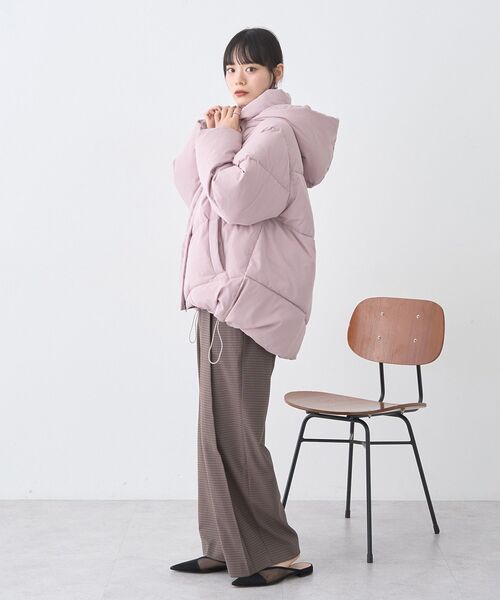 earth music&ecology(アースミュージックアンドエコロジー)の「【2025AW】2WAYパファーブルゾン(ダウンジャケット/コート・レディース・アイボリー/ブラック/ピンクベージュ/ベージュ・M/L)」の9枚目の写真