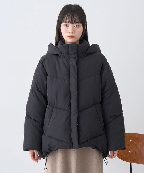 earth music&ecology(アースミュージックアンドエコロジー)の「【2025AW】2WAYパファーブルゾン(ダウンジャケット/コート・レディース・アイボリー/ブラック/ピンクベージュ/ベージュ・M/L)」の7枚目の写真