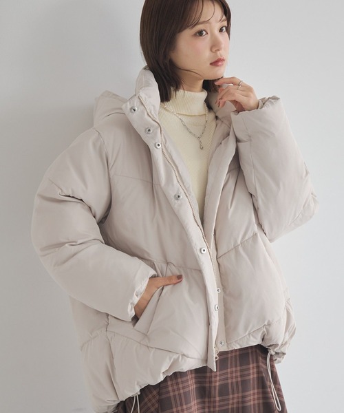 earth music&ecology(アースミュージックアンドエコロジー)の「【2025AW】2WAYパファーブルゾン(ダウンジャケット/コート・レディース・アイボリー/ブラック/ピンクベージュ/ベージュ・M/L)」の4枚目の写真