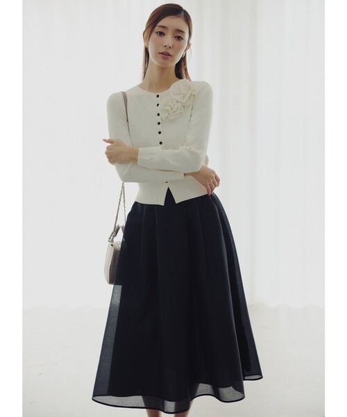 TOCCA(トッカ)の「GLOW CORSAGE KNIT ニットカーディガン(カーディガン/ボレロ・レディース・アイボリー系/ピンク系/ブラック系/ネイビー系・MEDIUM/SMALL)」の6枚目の写真