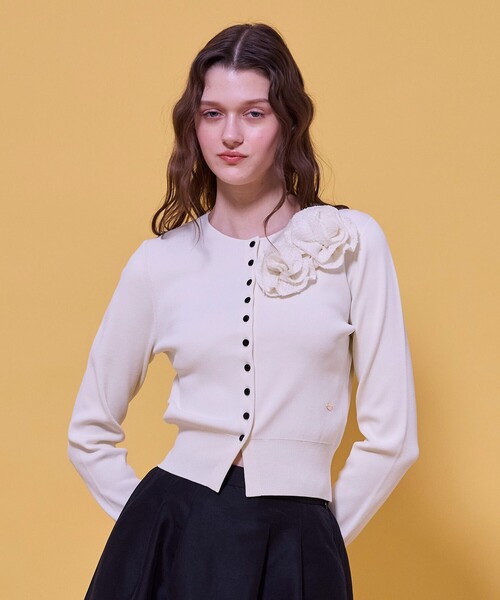 TOCCA(トッカ)の「GLOW CORSAGE KNIT ニットカーディガン(カーディガン/ボレロ・レディース・アイボリー系/ピンク系/ブラック系/ネイビー系・MEDIUM/SMALL)」の9枚目の写真