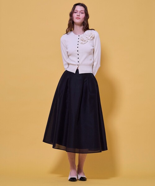 TOCCA(トッカ)の「GLOW CORSAGE KNIT ニットカーディガン(カーディガン/ボレロ・レディース・アイボリー系/ピンク系/ブラック系/ネイビー系・MEDIUM/SMALL)」の11枚目の写真