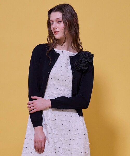 TOCCA(トッカ)の「GLOW CORSAGE KNIT ニットカーディガン(カーディガン/ボレロ・レディース・アイボリー系/ピンク系/ブラック系/ネイビー系・MEDIUM/SMALL)」の15枚目の写真
