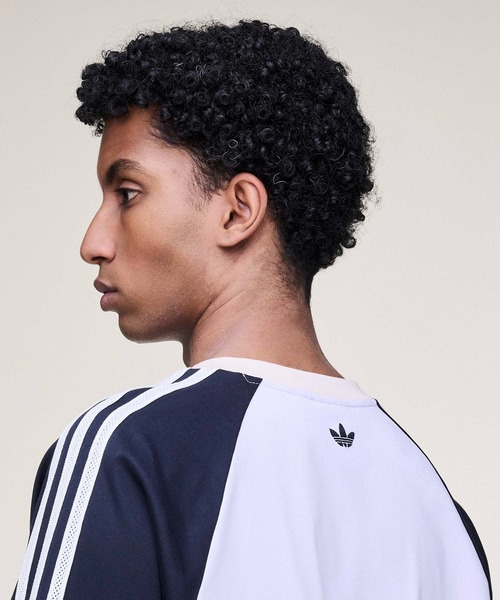 adidas(アディダス)の「adidas Originals by Wales Bonner カリ 半袖Tシャツ / アディダスオリジナルス(Tシャツ/カットソー・メンズ・バイオレット・LARGE/MEDIUM/SMALL/X-LARGE)」の4枚目の写真