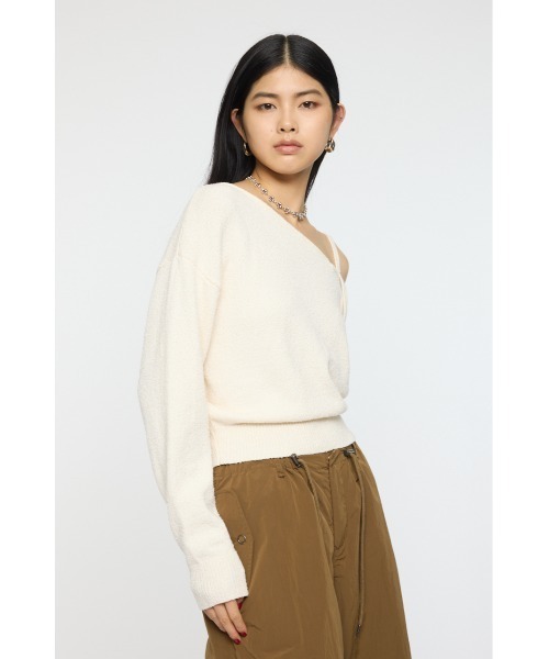 MOUSSY(マウジー)の「BUTTON STRAP O/S トップス(ニット/セーター・レディース・杢グレー/アイボリー/ブラック/ライトブルー・FREE)」の9枚目の写真