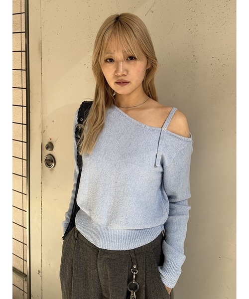 MOUSSY(マウジー)の「BUTTON STRAP O/S トップス(ニット/セーター・レディース・杢グレー/アイボリー/ブラック/ライトブルー・FREE)」の19枚目の写真