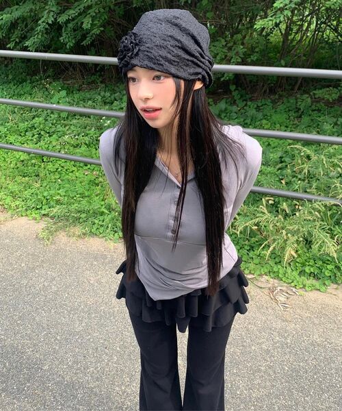 FLAREUP(フレアアップ)の「Asymmetrical Draped Hoodie (FL-187_Black)(パーカー・レディース・ブラック・1/2)」の12枚目の写真