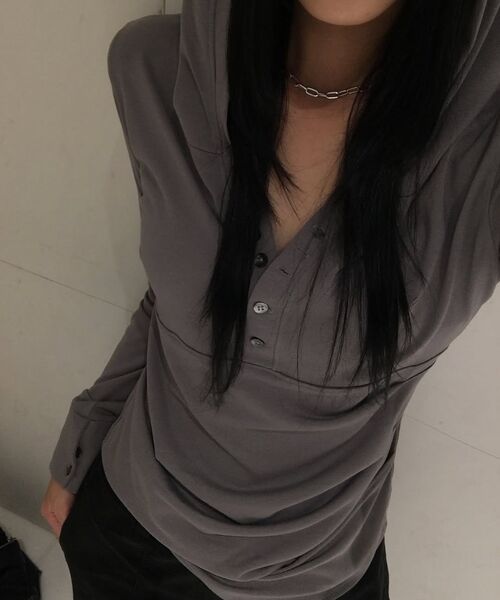 FLAREUP(フレアアップ)の「Asymmetrical Draped Hoodie (FL-187_Black)(パーカー・レディース・ブラック・1/2)」の14枚目の写真