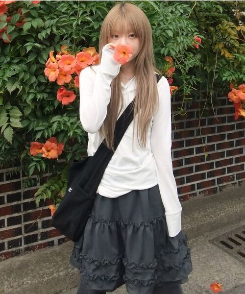 FLAREUP(フレアアップ)の「Asymmetrical Draped Hoodie (FL-187_Black)(パーカー・レディース・ブラック・1/2)」の15枚目の写真