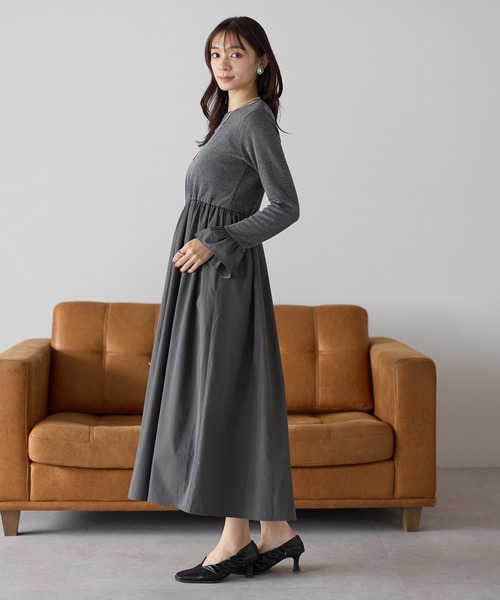 Neige(ネージュ)の「タフタフレアスリーブワンピース(ワンピース・レディース・ブラック/グレー・ONE SIZE)」の20枚目の写真