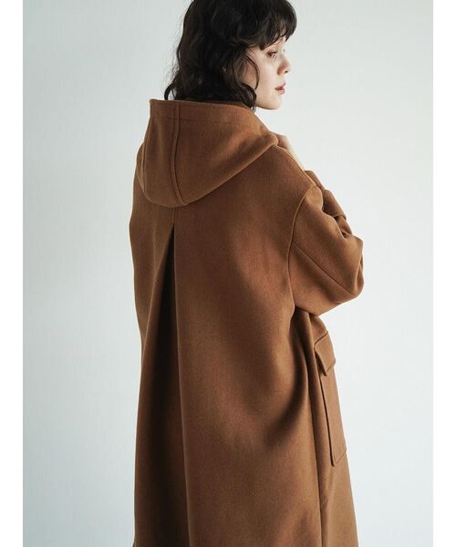 FIKA.(フィーカ)の「Slant toggle duffel coat(その他アウター・レディース・ブラック/キャメル・MEDIUM)」の4枚目の写真