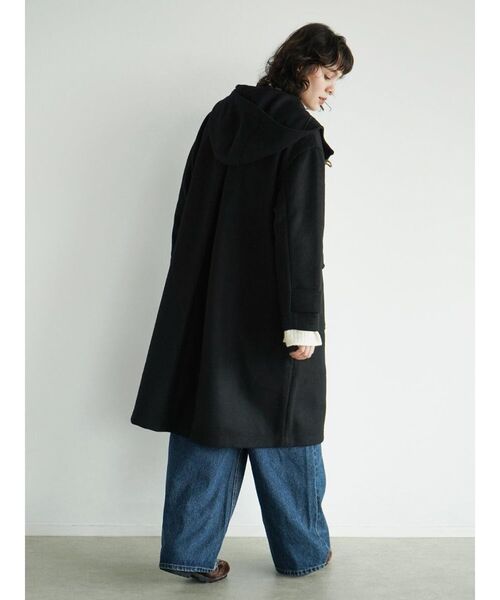 FIKA.(フィーカ)の「Slant toggle duffel coat(その他アウター・レディース・ブラック/キャメル・MEDIUM)」の16枚目の写真