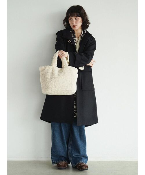 FIKA.(フィーカ)の「Slant toggle duffel coat(その他アウター・レディース・ブラック/キャメル・MEDIUM)」の17枚目の写真