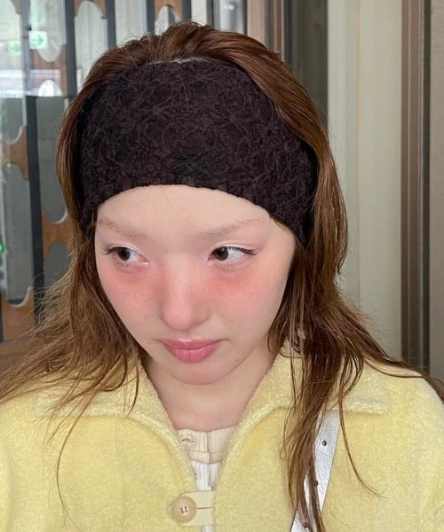 Ray BEAMS(レイビームス)の「レース ヘアバンド(ヘアバンド・レディース・ホワイト/ブラック/ダークブラウン・ONE SIZE)」の3枚目の写真