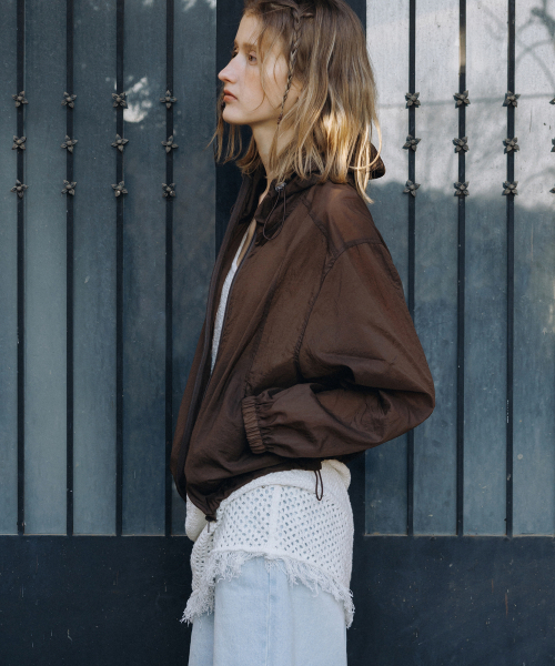 ANDNEEDS(アンドニーズ)の「Pond hoody windbreaker (brown)(ナイロンジャケット・レディース・その他・FREE)」の2枚目の写真