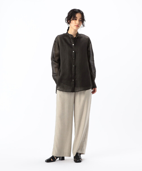 Gabardine K.T(ギャバジンケーティー)の「〔 +サイズ 〕 シアー ラミー麻 バンドカラーシャツ(シャツ/ブラウス・レディース・ブラック/ホワイト・15号)」の7枚目の写真