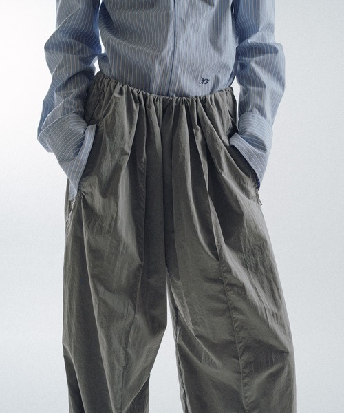 KEISUKEYOSHIDA(ケイスケヨシダ)の「Tightly Gathered Sports Pants(スウェットパンツ・レディース・グレー/ネイビー・S)」の2枚目の写真